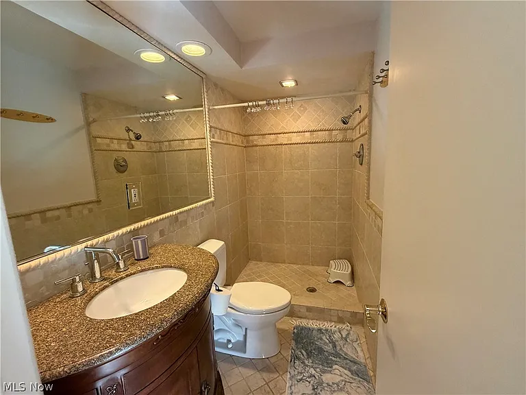2455 Buckhurst Dr — Photo 10
