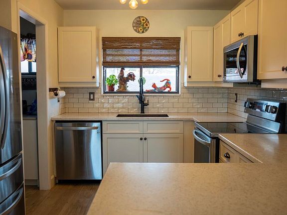 3rd image of 3510 SE Sandpiper Court