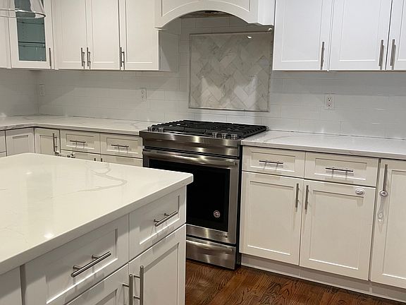 3rd image of 617 Robert St