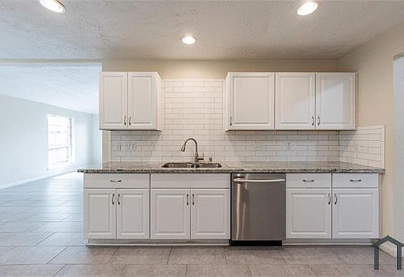 3rd image of 15922 Tammany Ln