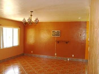 4th image of 9375 Cypress Ave