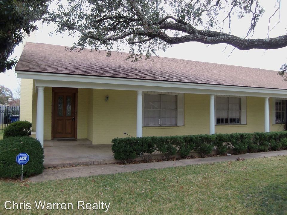 1st image of 10910 Pinehurst Dr #B