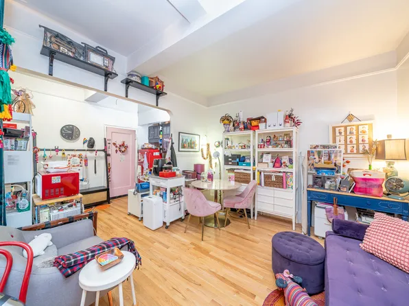 720 Fort Washington Avenue image 9 of 18