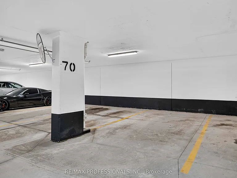 9000 Jane St #522 — Photo 26