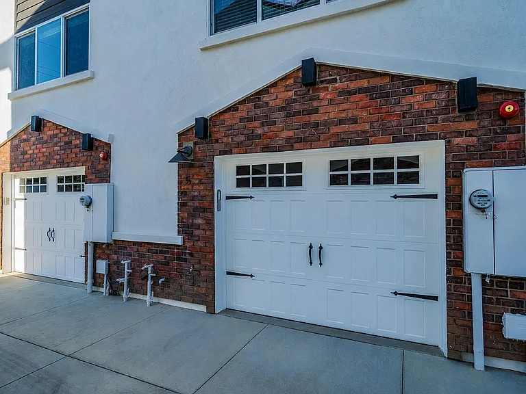 Earll 6 Townhomes — Photo 17