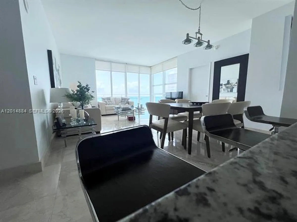 Building Photo - 950 Brickell Bay Dr #2711