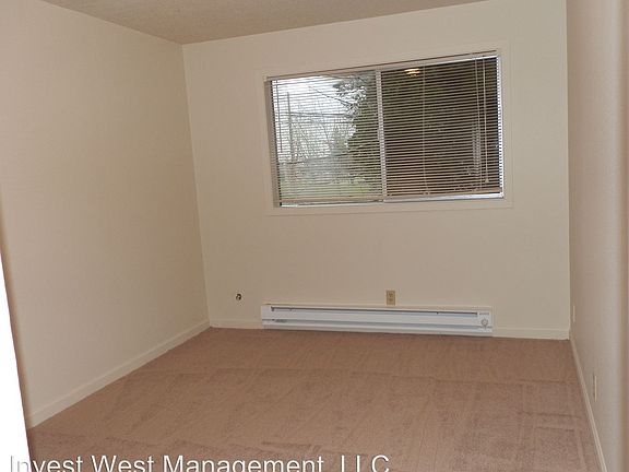 3rd image of 1806 E 4th Plain Blvd APT 11