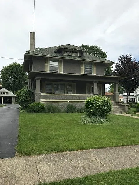 601 Maple Ave photo 1