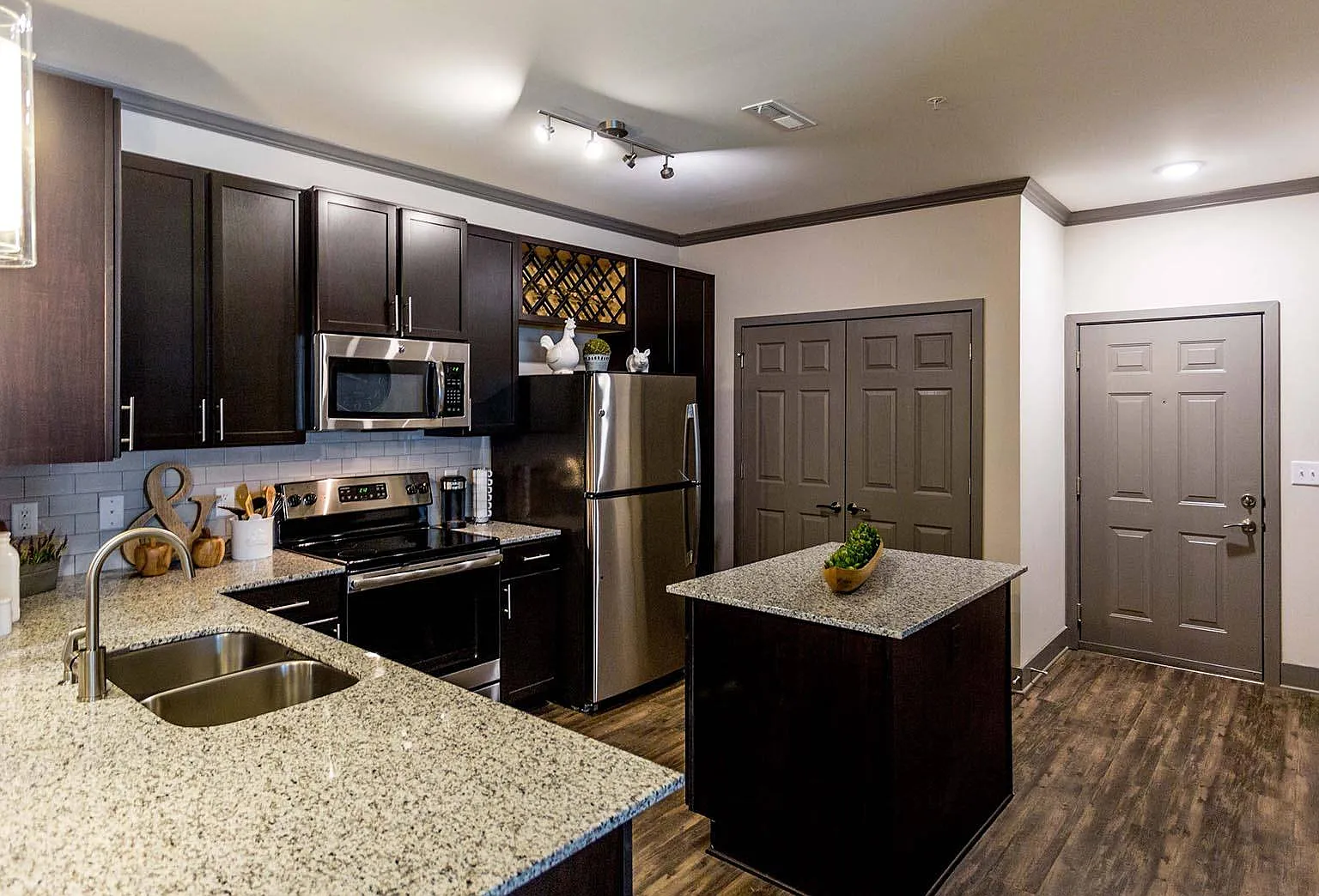 Vintage at Emory Road Apartments — Photo 2