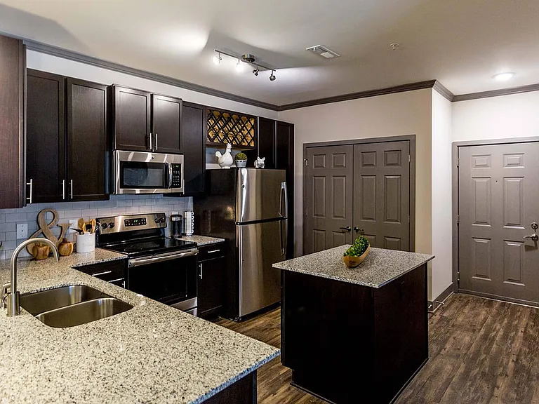 Vintage at Emory Road Apartments — Photo 2