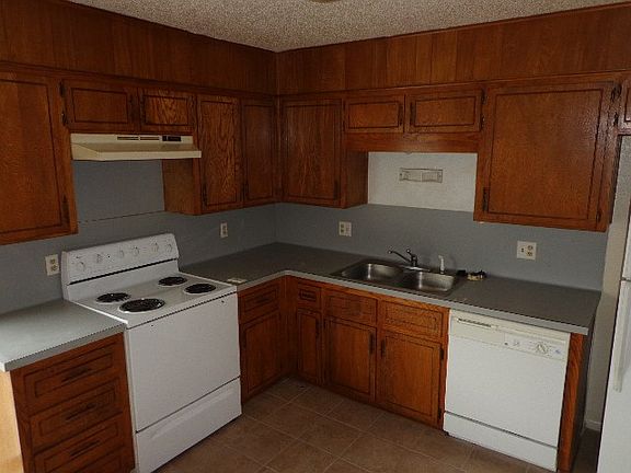 5th image of 3411 Victoria Cir APT A