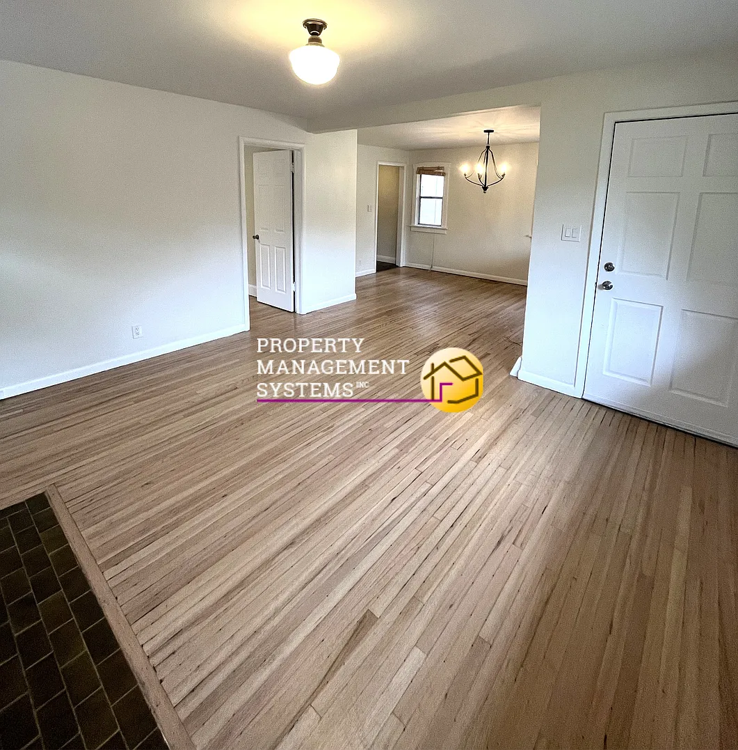 3 Bedroom Home In Sugarhouse! — Photo 4