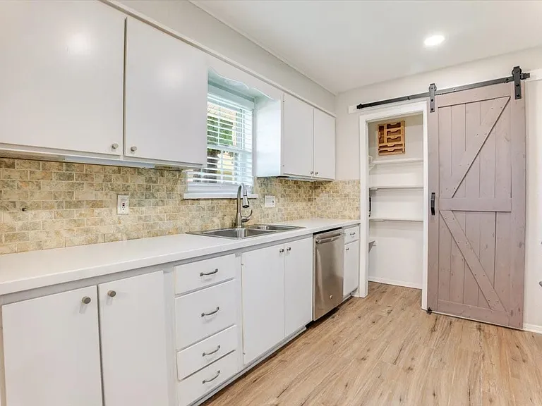 104 Pontiac Dr — Photo 14