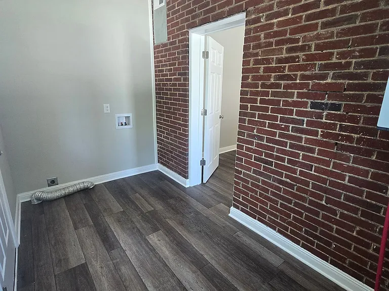 234-236 W Winchester St — Photo 16