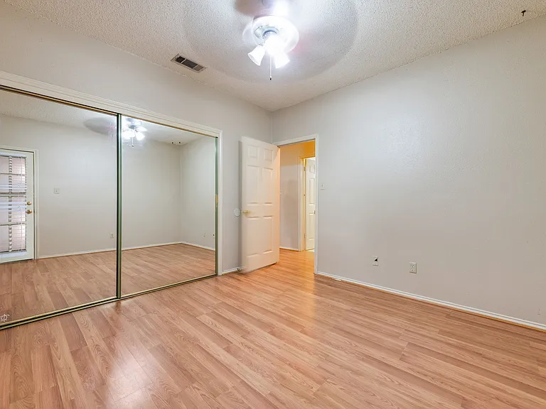 706 W 22nd St #202 — Photo 16