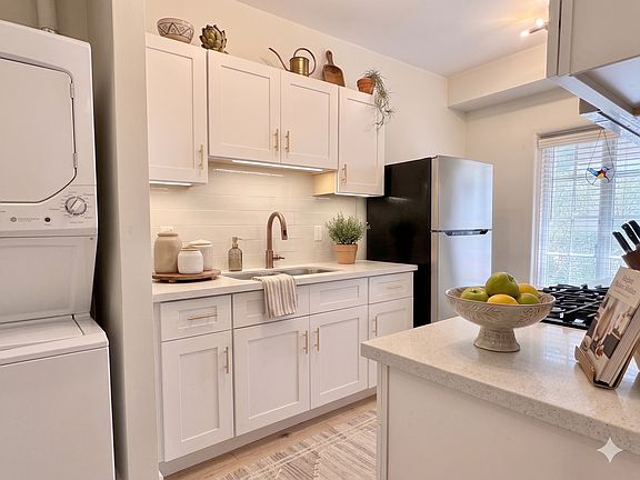 3rd image of 342 W Willetta St #1