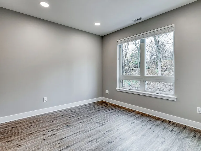 Brand New Luxury Apartments — Photo 13