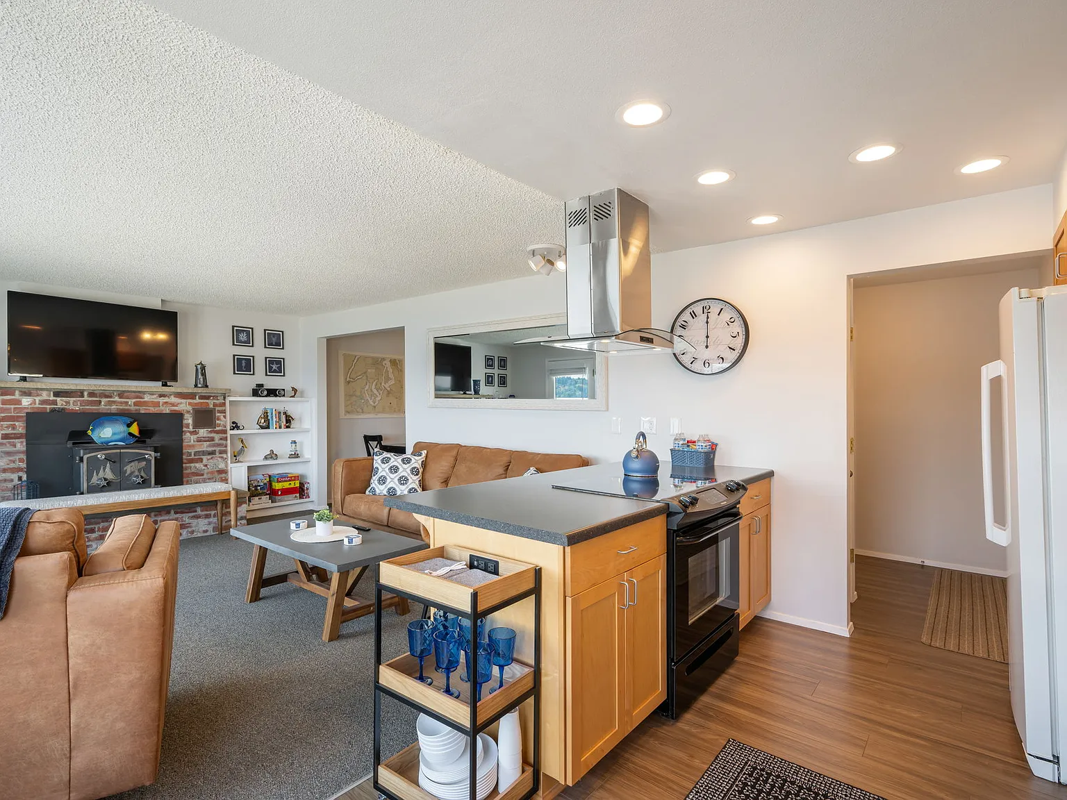 3 bed, 1033 sqft, $4,500 — Photo 4