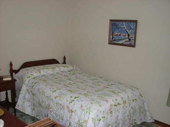 5th image of 381 Esser Ave