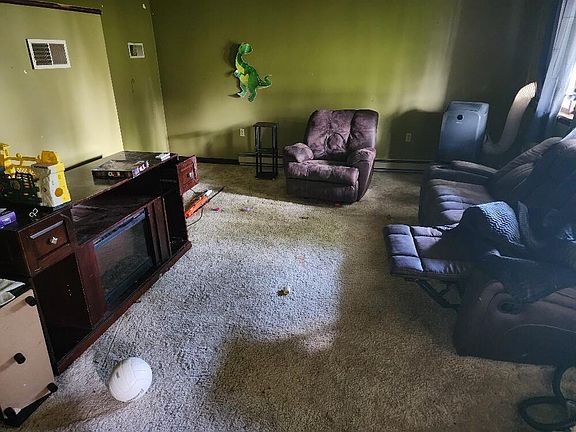 5th image of 325 Stewart Ave