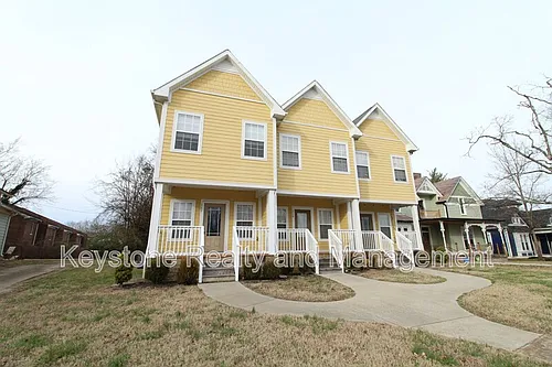 111 Marion St Photo 1