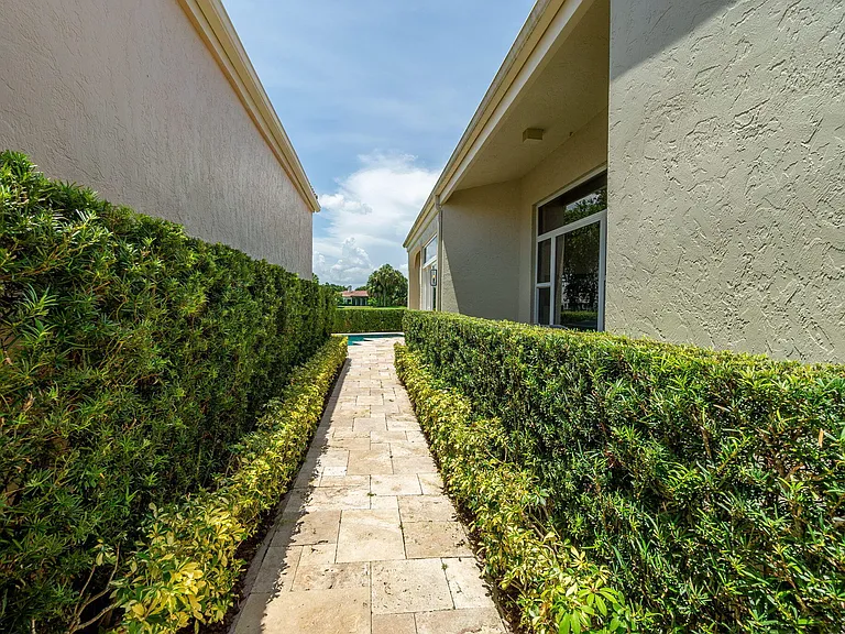 2402 Players Ct — Photo 33