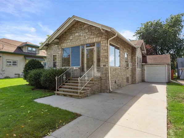 705 1st St, Menasha, WI 54952
