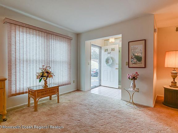 5th image of 247 Martine Way #1000