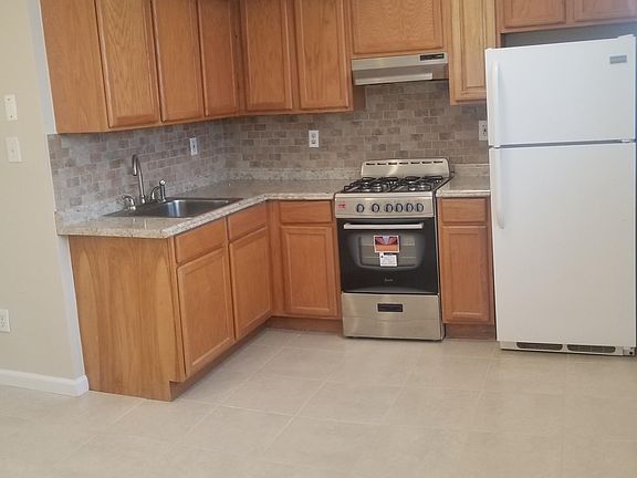 5th image of 44 Jeannette Ave #2
