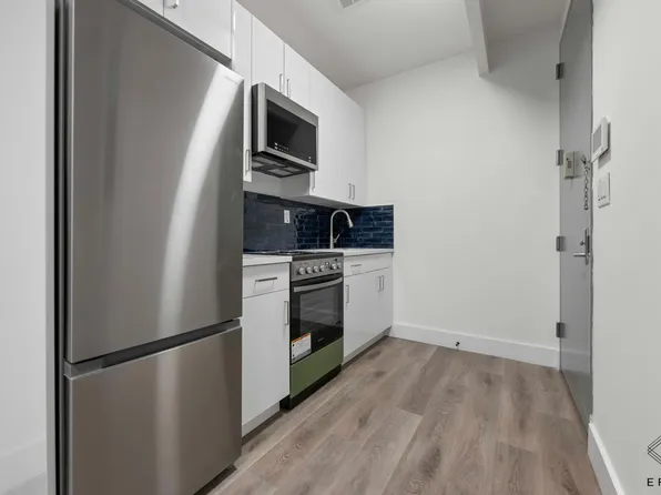 900 Rogers Avenue image 1 of 11