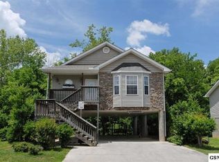 738 Plantation Dr, Pigeon Forge, TN 37863