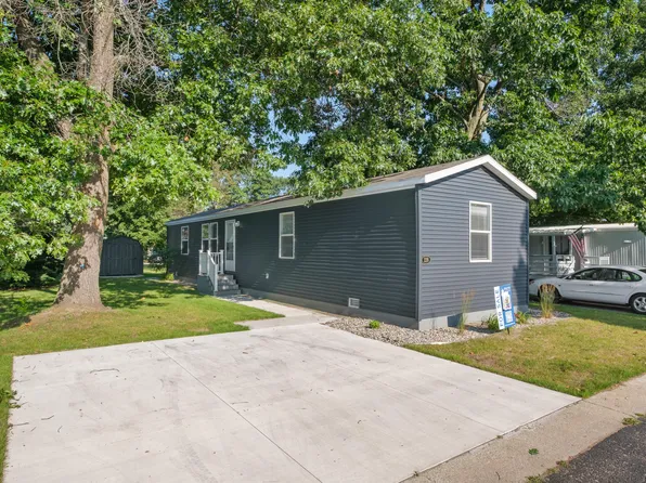 228 Circle Dr, Sparta, MI 49345