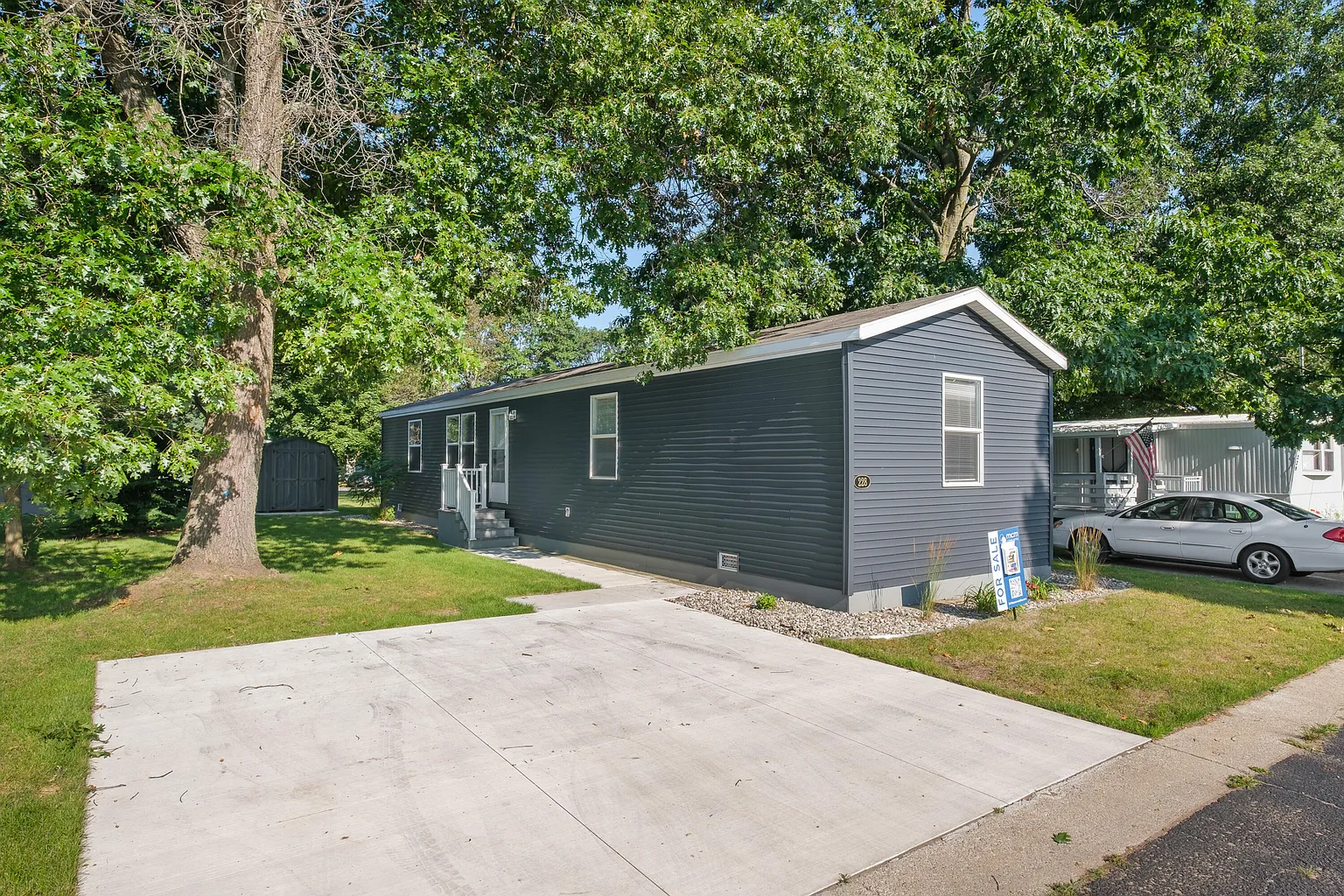 228 Circle Dr photo 1