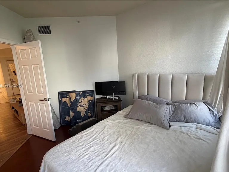 735 SW 148th Ave #1711 — Photo 17