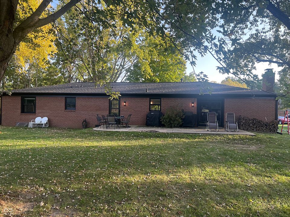 2nd image of 6876 Connie Dr
