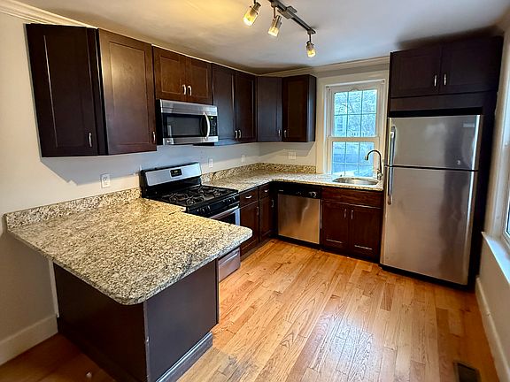 5th image of 19 Braemore Rd #1