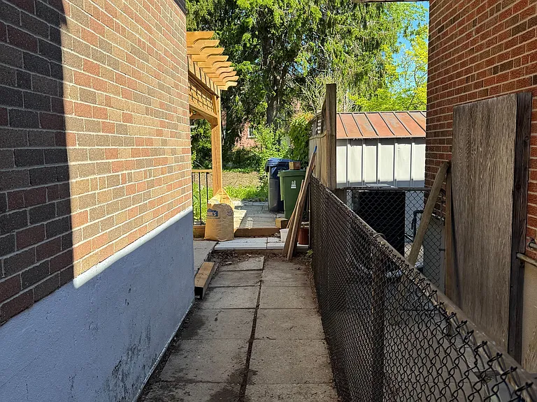 312 Coronation Dr #BASEMENT — Photo 18