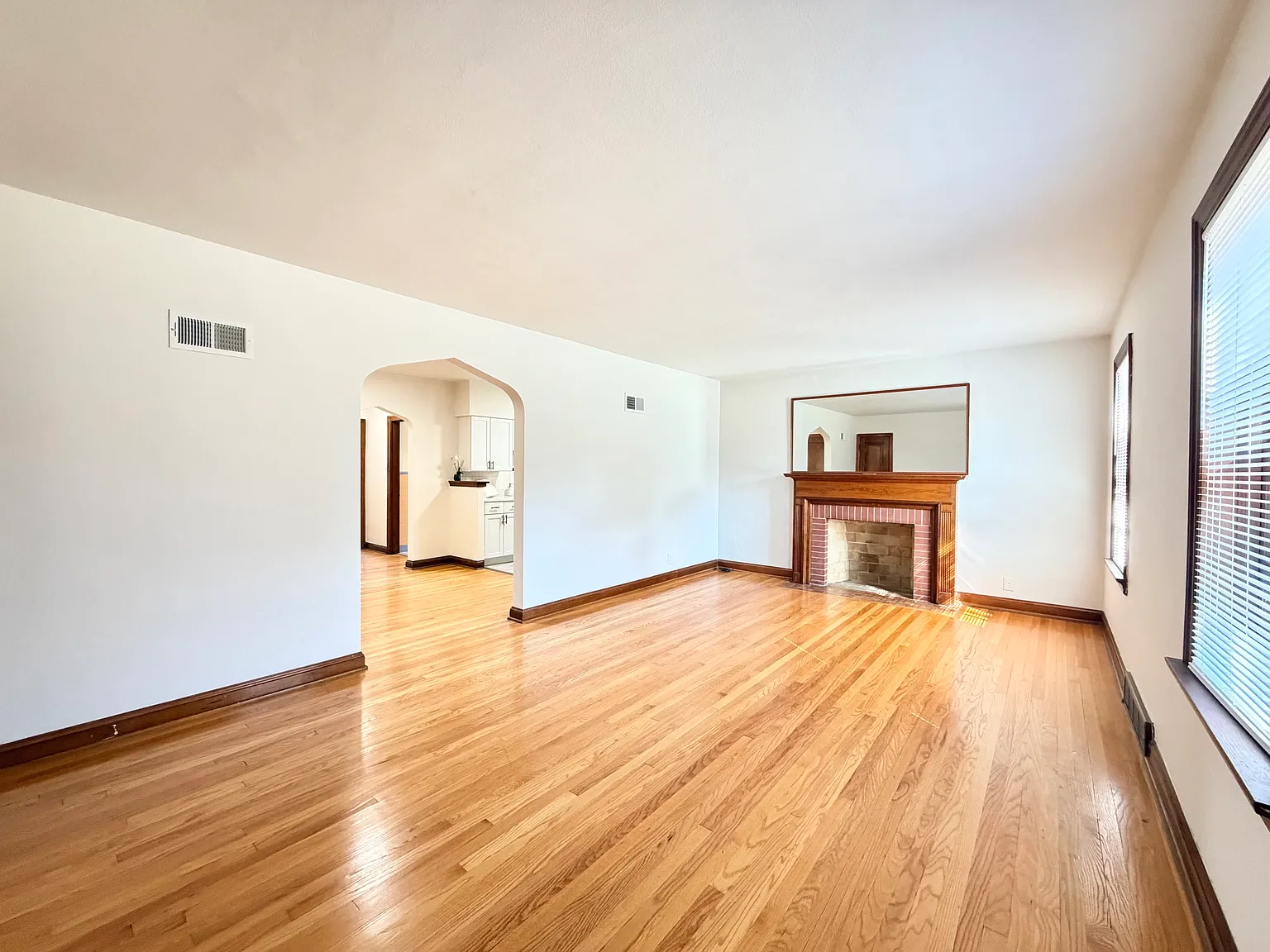 2 bed, 1100 sqft, $1,395 — Photo 2