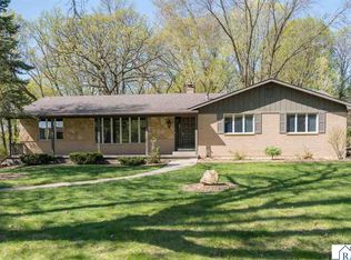1605 Sherwood Dr, North Mankato, MN 56003