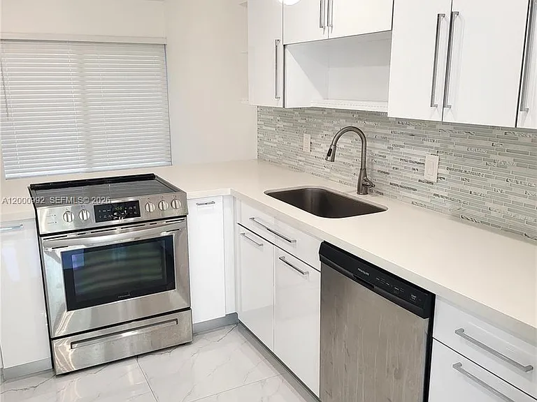 9723 N New River Canal Rd #416 — Photo 4