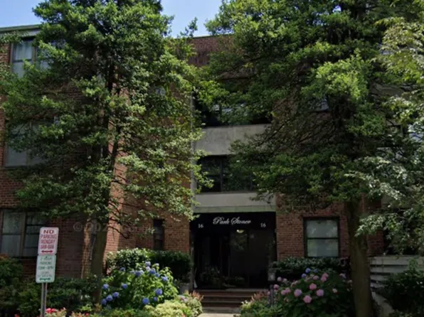 16 Stoner Ave APT 2G, Great Neck, NY 11021