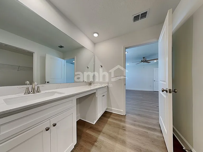 3217 Muscatine Ave — Photo 13