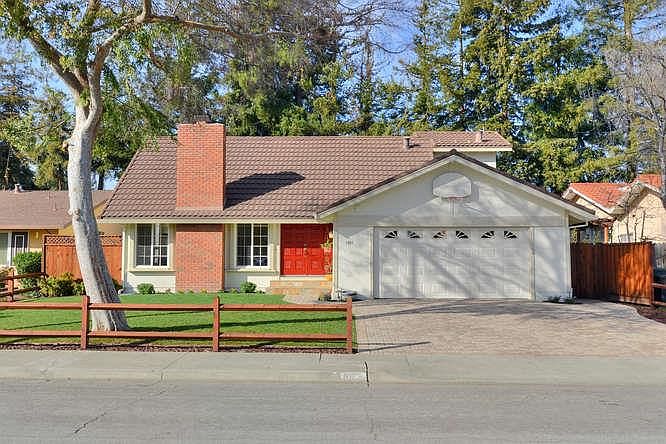 1st image of 1083 Clematis Dr