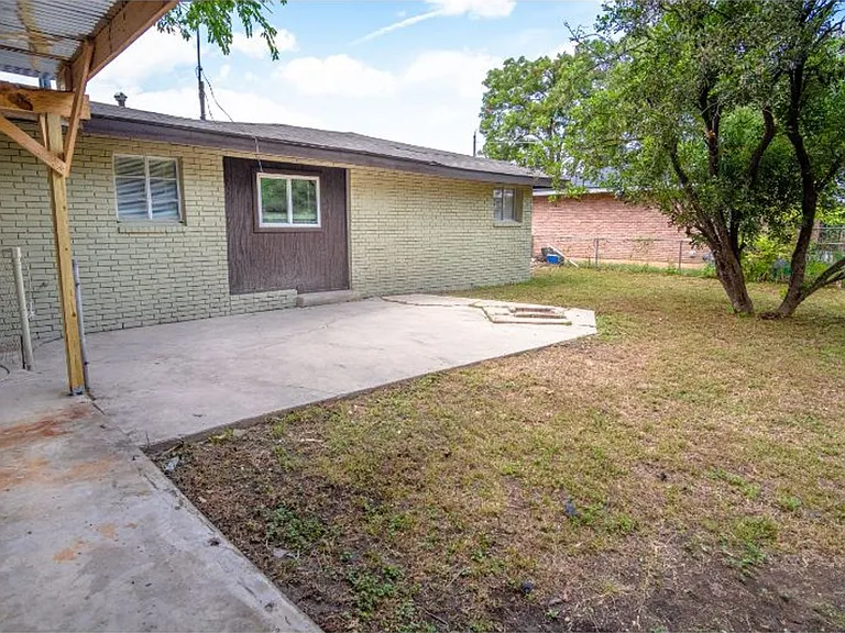 406 Como St — Photo 17
