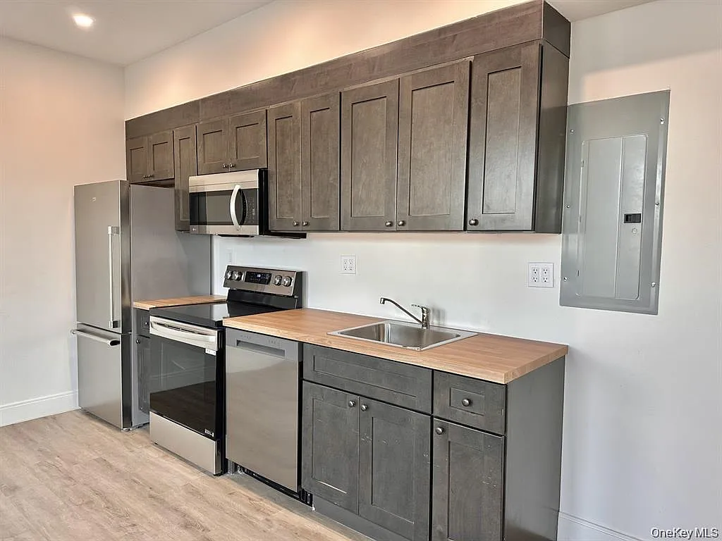 1 bed, 1.0 bath, 530 sqft, $3,045 — Photo 2