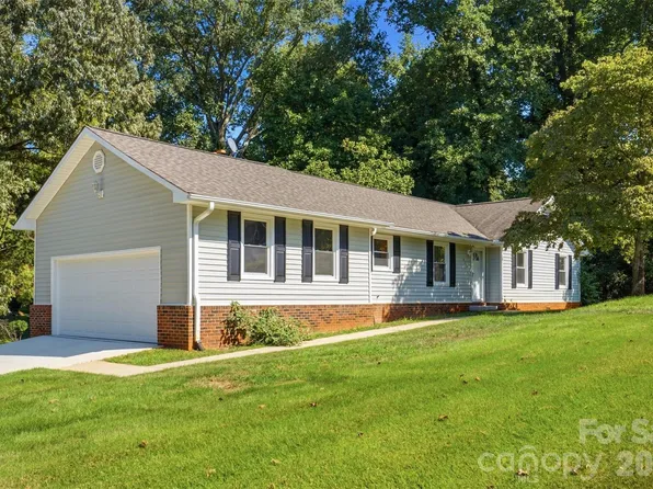 424 Holland Dr, Statesville, NC 28677