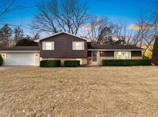 3004 Waubenoor Dr, Green Bay, WI 54301