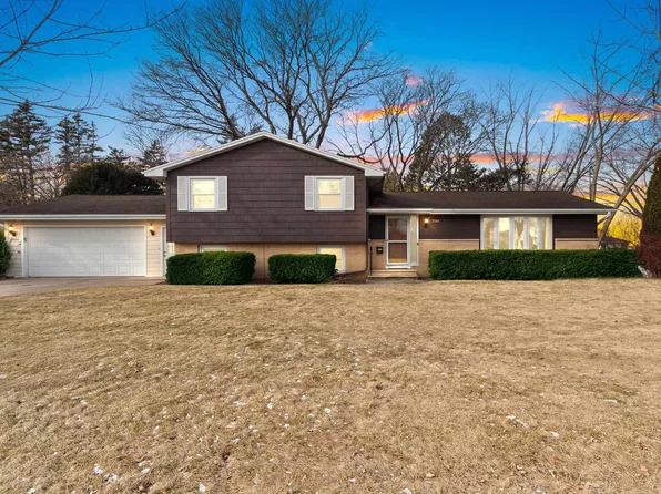 3004 Waubenoor Dr, Green Bay, WI 54301