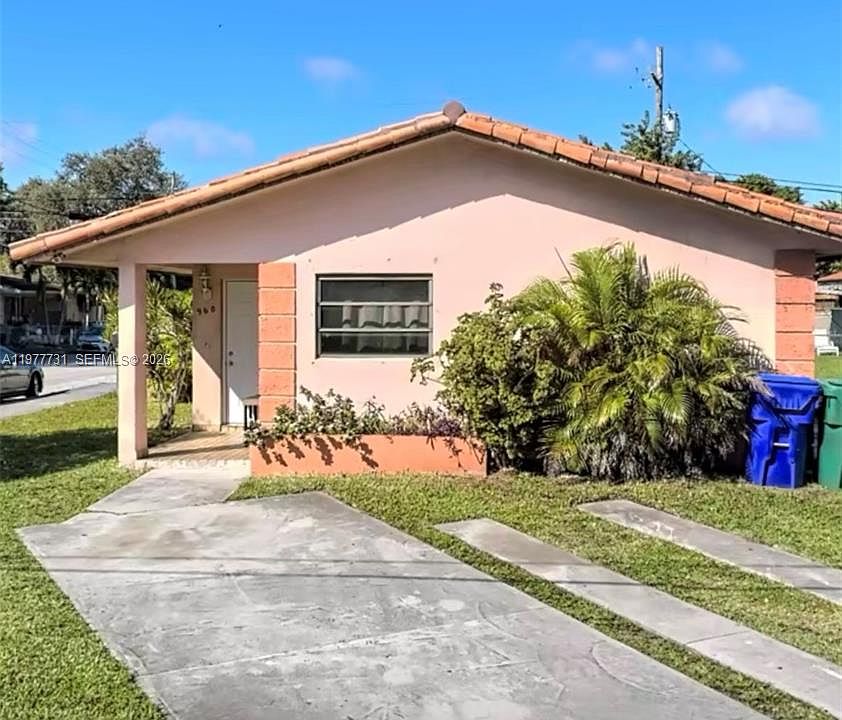 1st image of 960 SW 13th Ct