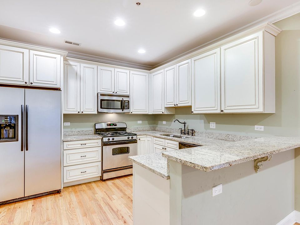 1st image of 640 Hinman Ave APT 1J